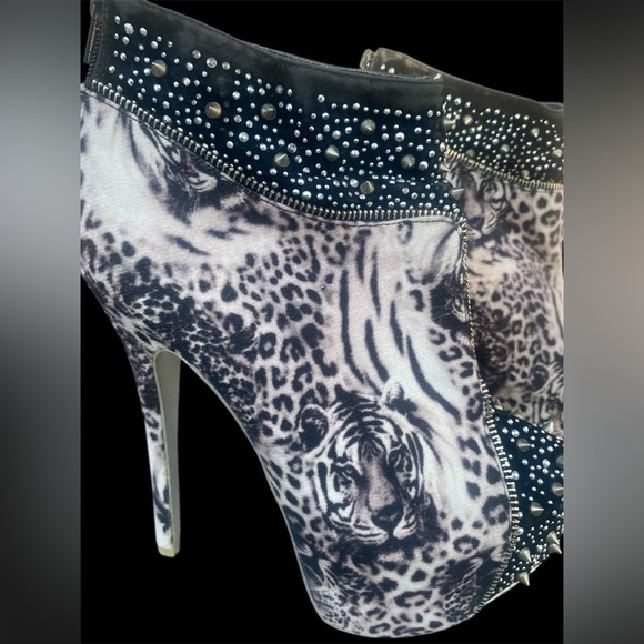 Italina Dolls Kill Tiger Print with Jewels platform boots SZ 8.5 - Picture 3 of 10